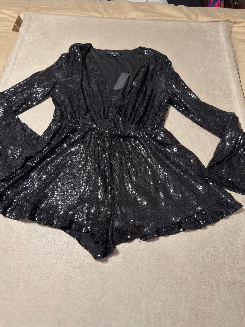 Honey Punch NEW Black Sequin Long Sleeve Romper. Women's Size L